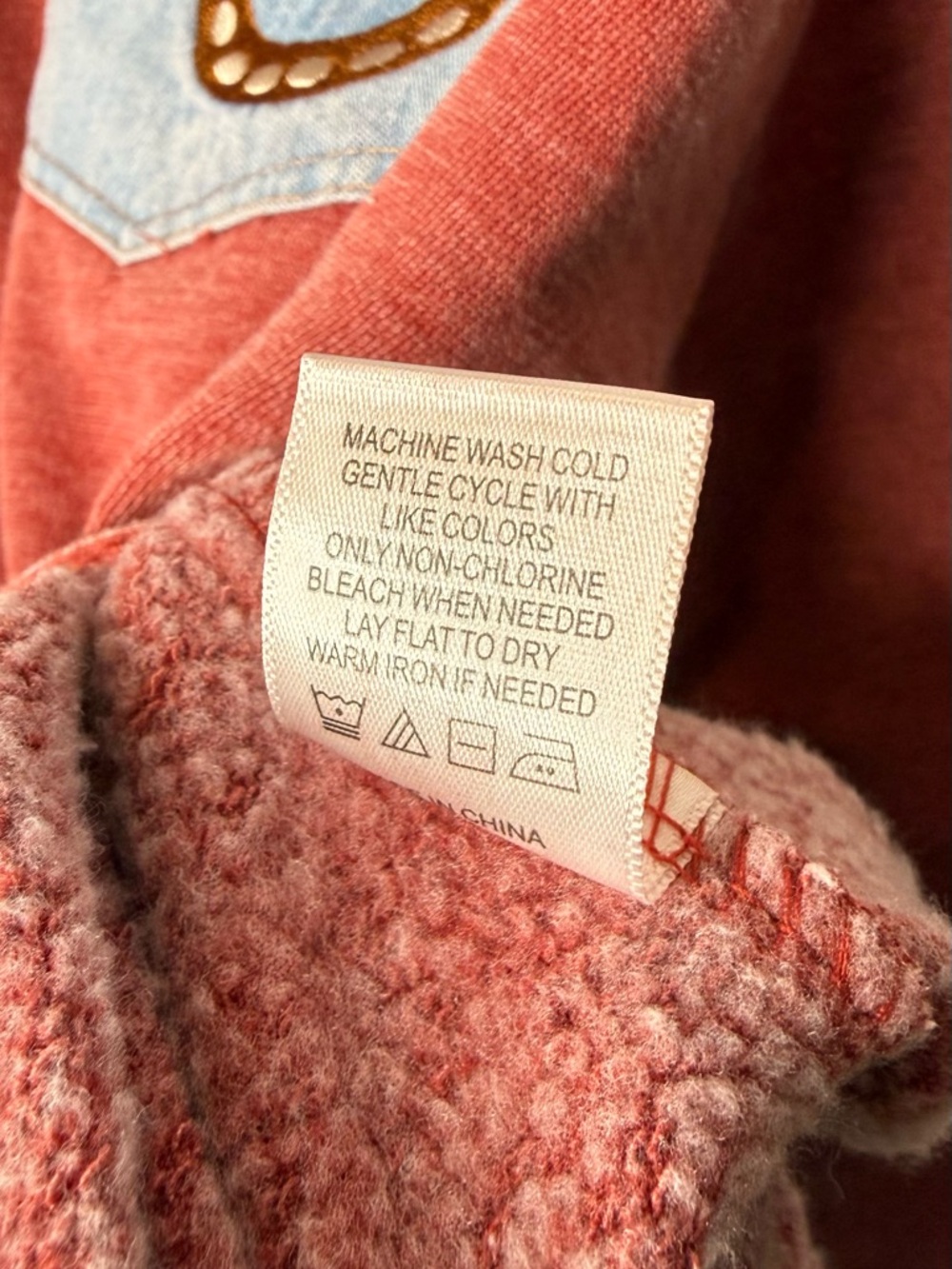 Women’s Washed Rust Pocket Sweatshirt with Horseshoe Detail - Picture 4 of 5